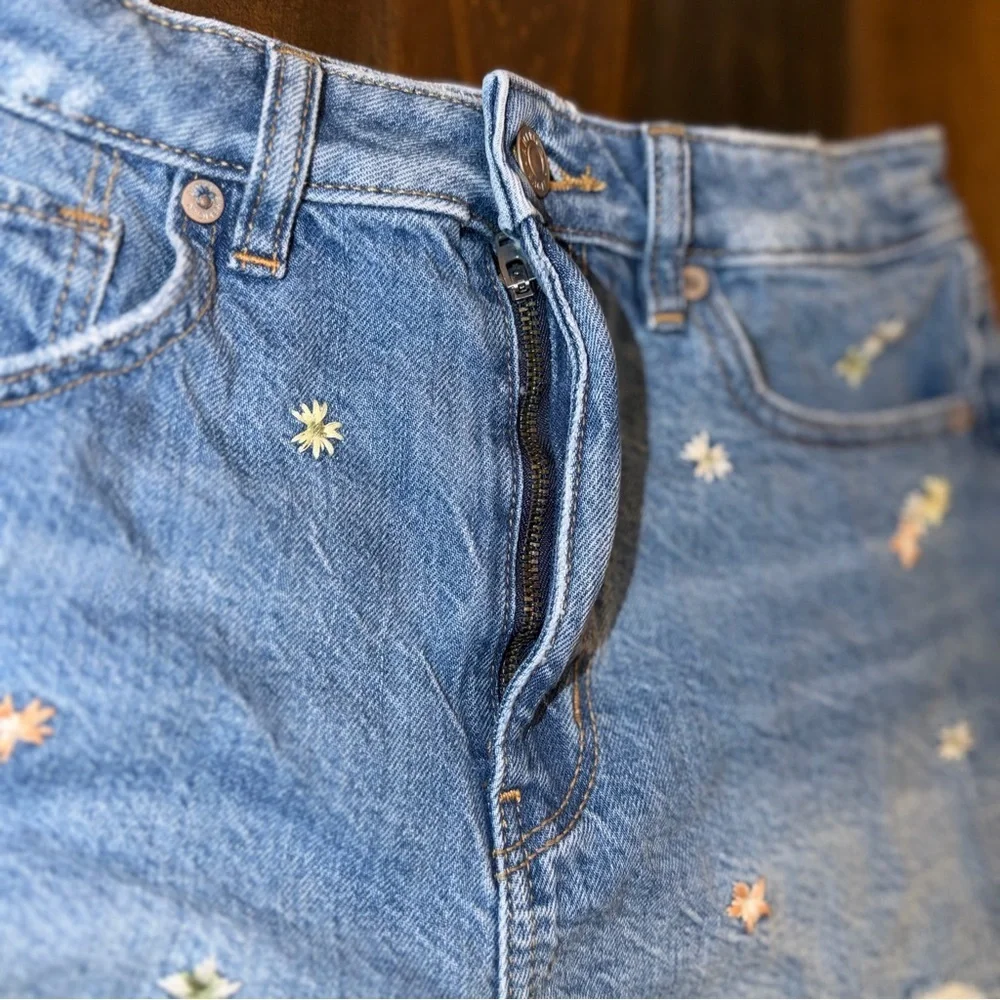 American Eagle High Rise Floral Embroidered Distressed Denim Mom Shorts - Picture 2 of 6
